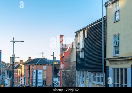 NORWICH, INGHILTERRA, Regno Unito - 29 DICEMBRE 2013: Architettura nel centro storico di Norwick, Norfolk, Inghilterra, Regno Unito Foto Stock