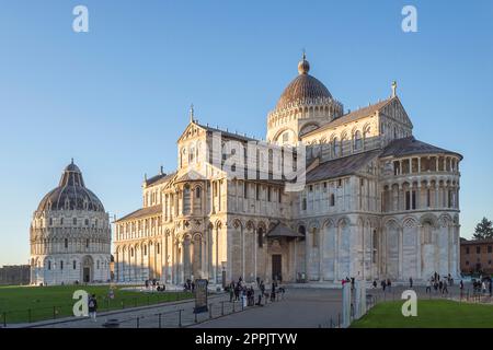 Italia, Pisa - Cattedrale di Pisa e Battisterium Foto Stock