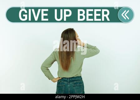 Scrittura a mano segno dare in su birra. Business Concept Smettere di bere alcol trattamento per dipendenza dieta sana Foto Stock