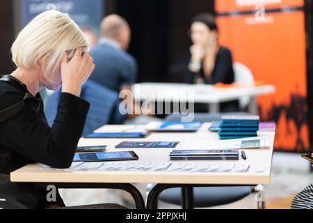 Il colloquio di lavoro, il datore di lavoro o il reclutatore consiste nel colloquio e nel sostenere la storia lavorativa del candidato, il test di capacità funzionale specializzato, la conversazione aziendale, l'impiego delle risorse del manager e il reclutamento. Foto Stock