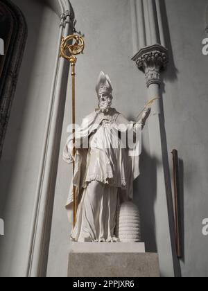 Statua di Sant'Agostino nella chiesa agostiniana di Vienna Foto Stock