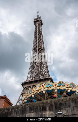 Vista della Torre Eiffel a Parigi dal Giardino del Trocadero Foto Stock