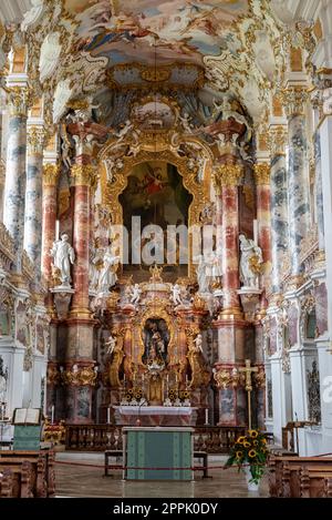 Presbiterio della famosa chiesa di pellegrinaggio Wieskirche in Baviera Foto Stock