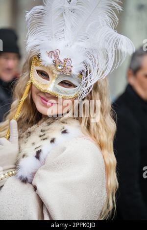 Venezia, Italia - Febbraio, 2019: Carnevale di Venezia, tradizione e festa tipica italiana con maschere in Veneto. Foto Stock