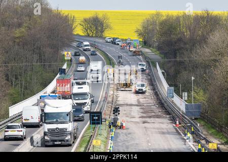 A1 lavori stradali - impermeabilizzazione e rifacimento sul viadotto di Wentbridge che trasporta il A1 sul fiume Went, West Yorkshire, Inghilterra, Regno Unito Foto Stock