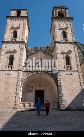 Cattedrale nella città vecchia di Cattaro in Montenegro Foto Stock