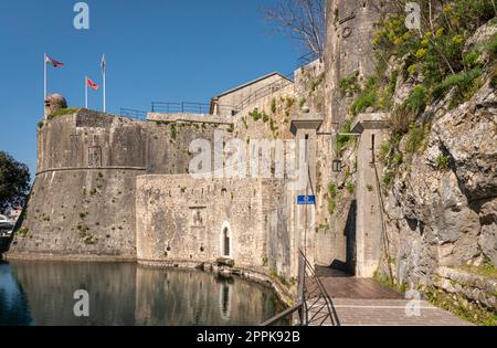 Architettura nel centro storico di Kotor in Montenegro Foto Stock