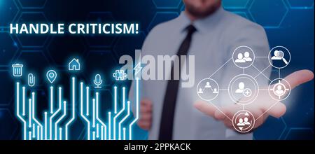 Ispirazione mostrando segno maniglia critica. Parola scritta su processo di resistere a pareri validi e ben motivati Foto Stock