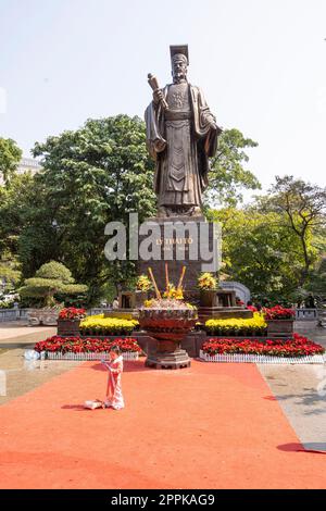 Re Ly Thai alla statua di Hanoi, in Vietnam Foto Stock