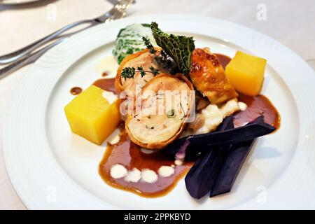 Pollo di mais con panatura di mandorle Foto Stock