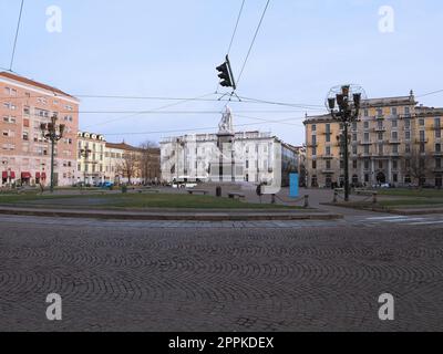 Piazza Carlina con il monumento del Conte Cavour a Torino Foto Stock