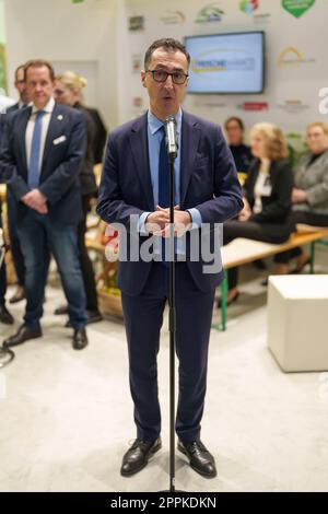 Tour di andata e ritorno FRUIT LOGISTICA 2023 CEM Ã-zdemir, Ministro federale dell'alimentazione e dell'agricoltura. Foto Stock