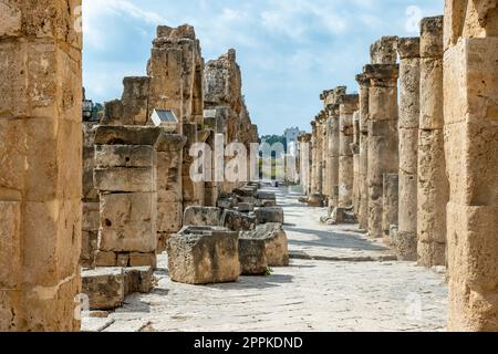 Arch von Hadrian an der Nekropole al-Bass Tire. Weltkulturerbe der UNESCO im Libanon Foto Stock