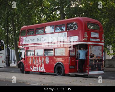 Tour in autobus del tè pomeridiano della Brigits Bakery a Londra Foto Stock