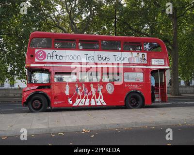 Tour in autobus del tè pomeridiano della Brigits Bakery a Londra Foto Stock