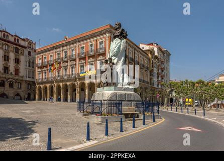La piazza solare nel centro storico di Portugalete, Biscaglia, Spagna Foto Stock