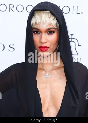 BEVERLY HILLS, LOS ANGELES, CALIFORNIA, USA - 23 APRILE: Cindy Bruna arriva al Daily Front Row's 7th Annual Fashion Los Angeles Awards che si tiene al Crystal Garden presso il Beverly Hills Hotel il 23 aprile 2023 a Beverly Hills, Los Angeles, California, Stati Uniti. (Foto di Xavier Collin/Image Press Agency) Foto Stock