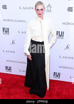 BEVERLY HILLS, LOS ANGELES, CALIFORNIA, USA - APRILE 23: L'attrice americana Elle Fanning Wiving Givenchy arriva al 7th° Annual Fashion Los Angeles Awards del Daily Front Row, tenutosi presso il Crystal Garden presso il Beverly Hills Hotel il 23 Aprile 2023 a Beverly Hills, Los Angeles, California, Stati Uniti. (Foto di Xavier Collin/Image Press Agency) Foto Stock