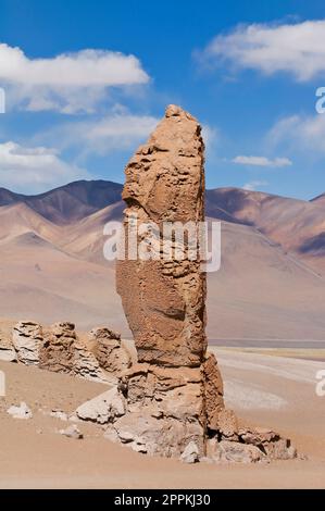 Colonne di pietra dei monaci di Pacana, riserva nazionale di Los Flamencos, deserto di Atacama, regione di Antofagento, Cile Foto Stock
