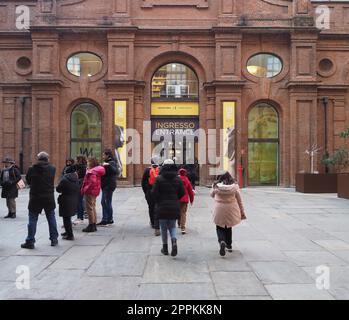 Visitatori al Museo Egizio transl. Museo Egizio di Torino Foto Stock