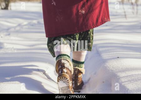 Primo piano delle gambe nella foto del concetto di neve Foto Stock