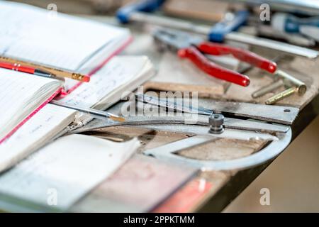 utensili di lavoro per la progettazione in carpenteria Foto Stock