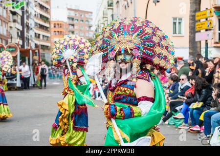 Badajoz, Spagna, domenica. Febbraio 19 2023. Parade attraverso le strade di Badajoz, gruppo chiamato Themba Foto Stock