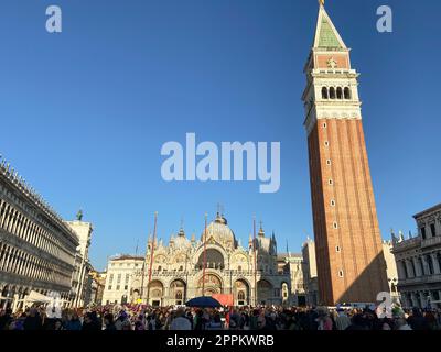 Piazza San Marco durante il Carnevale di Venezia Foto Stock