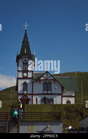 Husavik chiesa in legno paesaggio foto Foto Stock