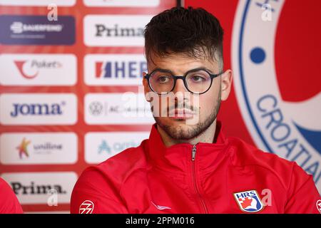 Zagabria, Croazia. 24th Apr, 2023. Filip Glavas alla conferenza stampa della squadra croata di pallamano maschile in vista delle ultime due partite nelle qualificazioni per il Campionato europeo 2024 a Zagabria, Croazia, il 24 aprile 2023. Foto: Goran Stanzl/PIXSELL Credit: Pixsell/Alamy Live News Foto Stock