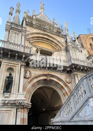 ide della Basilica di San Marco in mattinata a Venezia Foto Stock