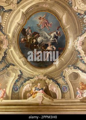 Dipinto sul soffitto nella sala museo Ca' Pesaro Foto Stock