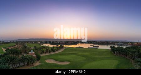 Vista panoramica dell'Agipta del Mar Rosso di El Gouna al tramonto Foto Stock