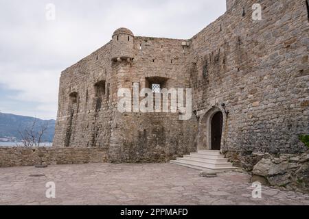 Mura fortificate della città vecchia di Budva, Montenegro Foto Stock