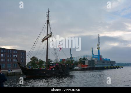 Wismar, Germania, 10 settembre 2022 - nave portuale ed escursionistica nella città di Wismar, Germania Foto Stock