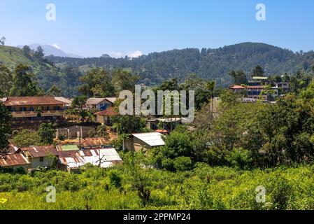 Il villaggio Ella nelle montagne dello Sri Lanka Foto Stock