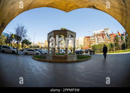 Monumento Kapllan Pashes a Tirana, Albania. Monumento Kapllan Pashes a Tirana, Albania. Foto Stock