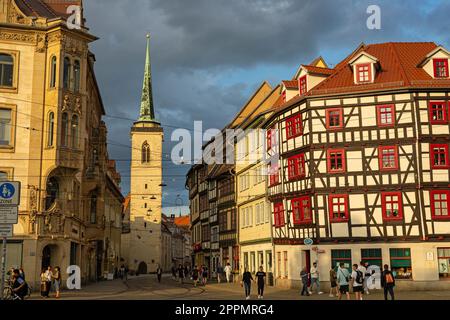 Piazza della cattedrale di Erfurt, vista sulla strada del mercato Foto Stock