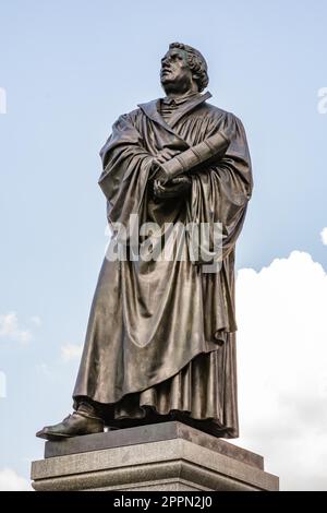 Statua del Bronce di Martin Lutero a Dresda, costruita da Adolf von Donndorf nel 1885 Foto Stock