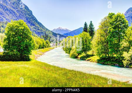 Fiume Isar in bavarain Alpi vicino a Mittenwald Foto Stock