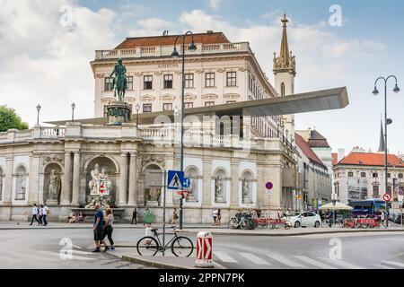 VIENNA, AUSTRIA - 28 AGOSTO: Persone al museo Albertina di Vienna, Austria il 28 agosto 2017. Il museo ospita uno dei più grandi e più grandi Foto Stock