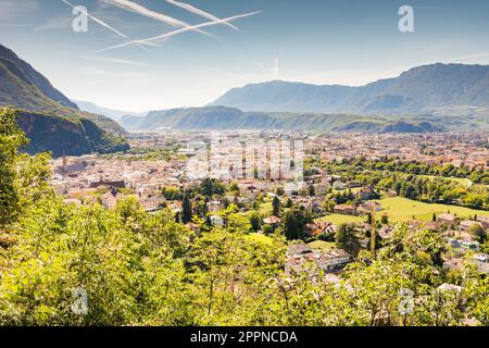 Vista sulla città di Bolzano (Sout Tyrol) (Italia) Foto Stock