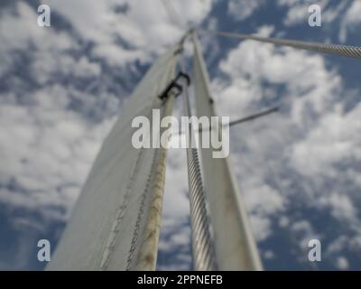 Vecchia barca a vela puleggia foglio verricello vela dettaglio Yachting. Verricello a vela e corda di uno yacht. Foglio. Cavo Foto Stock