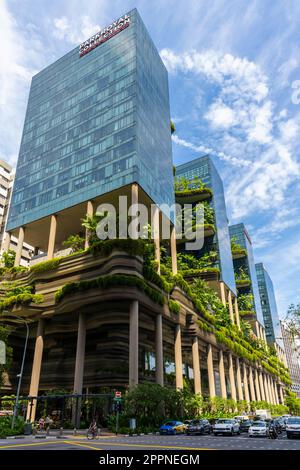 Hotel Parkroyal Collection Pickering con la sua attrattiva terrazze lussureggianti e verdi, Singapore. Il progetto sta acquisendo conoscenza di come possiamo farlo Foto Stock
