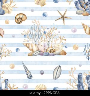 Acquerello senza cuciture modello con Seashells, barriere coralline e bolle su sfondo isolato a strisce. Illustrazione disegnata a mano di ornamento di conchiglie marine per carta da imballaggio o disegno tessile in stile marino. Foto Stock