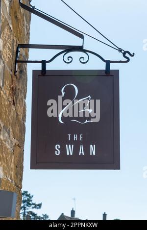 The Swan Hotel and pub nel grazioso villaggio Cotswold di Broadway nel Worcestershire, Inghilterra, Regno Unito Foto Stock