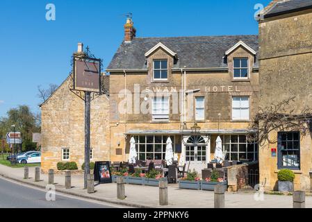 The Swan Hotel and pub nel grazioso villaggio Cotswold di Broadway nel Worcestershire, Inghilterra, Regno Unito Foto Stock