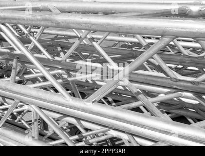 Produzione di profili in alluminio. Profilati in alluminio metallico. Struttura dei profili in alluminio per le costruzioni. Costruzione in alluminio torna alla fabbrica Foto Stock