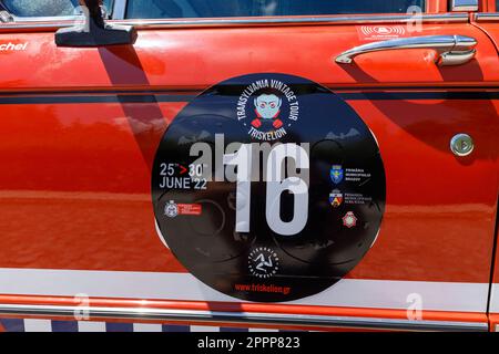 La transilvania retro auto rallye al Castello di Peles in Romania Foto Stock