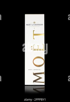 Yerevan, Armenia, 11 aprile 2023: Champagne imperiale di Moet e Chandon in piedi su un tavolo nero Foto Stock